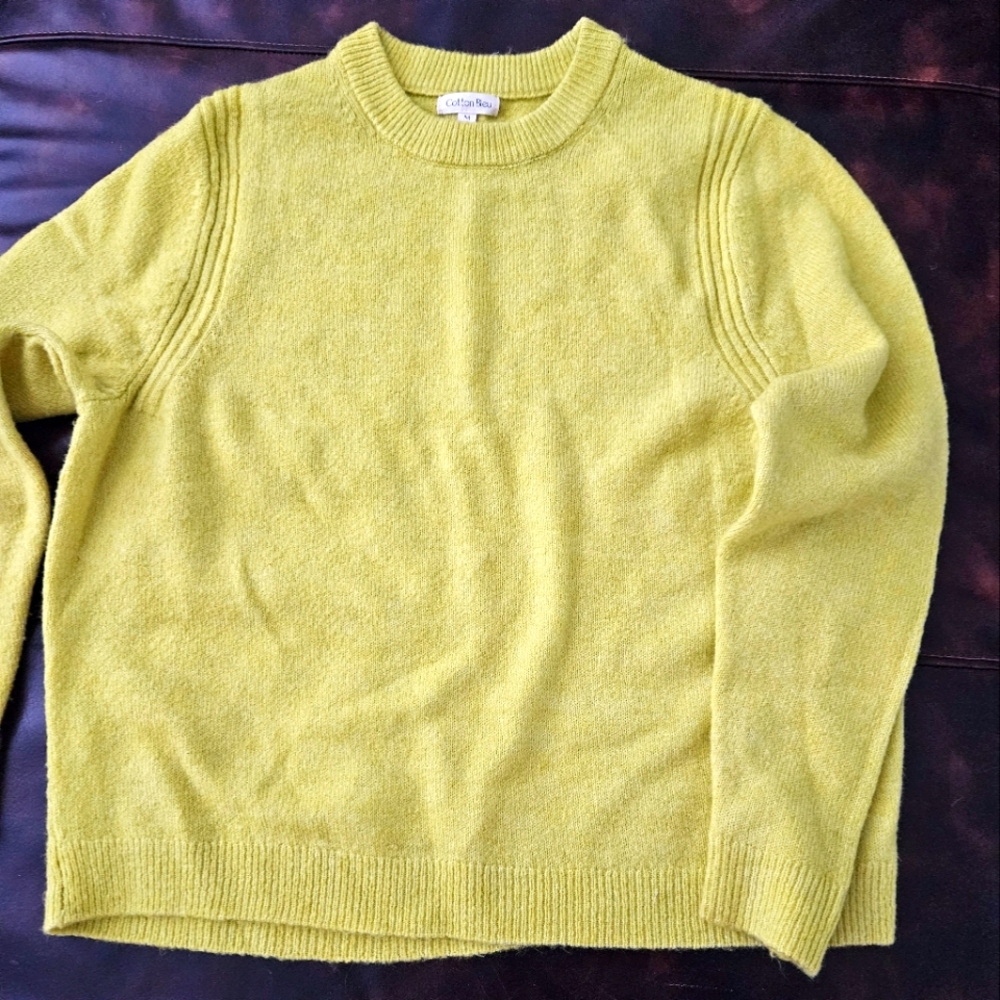 Chartreuse Crewneck Sweater. Size Medium